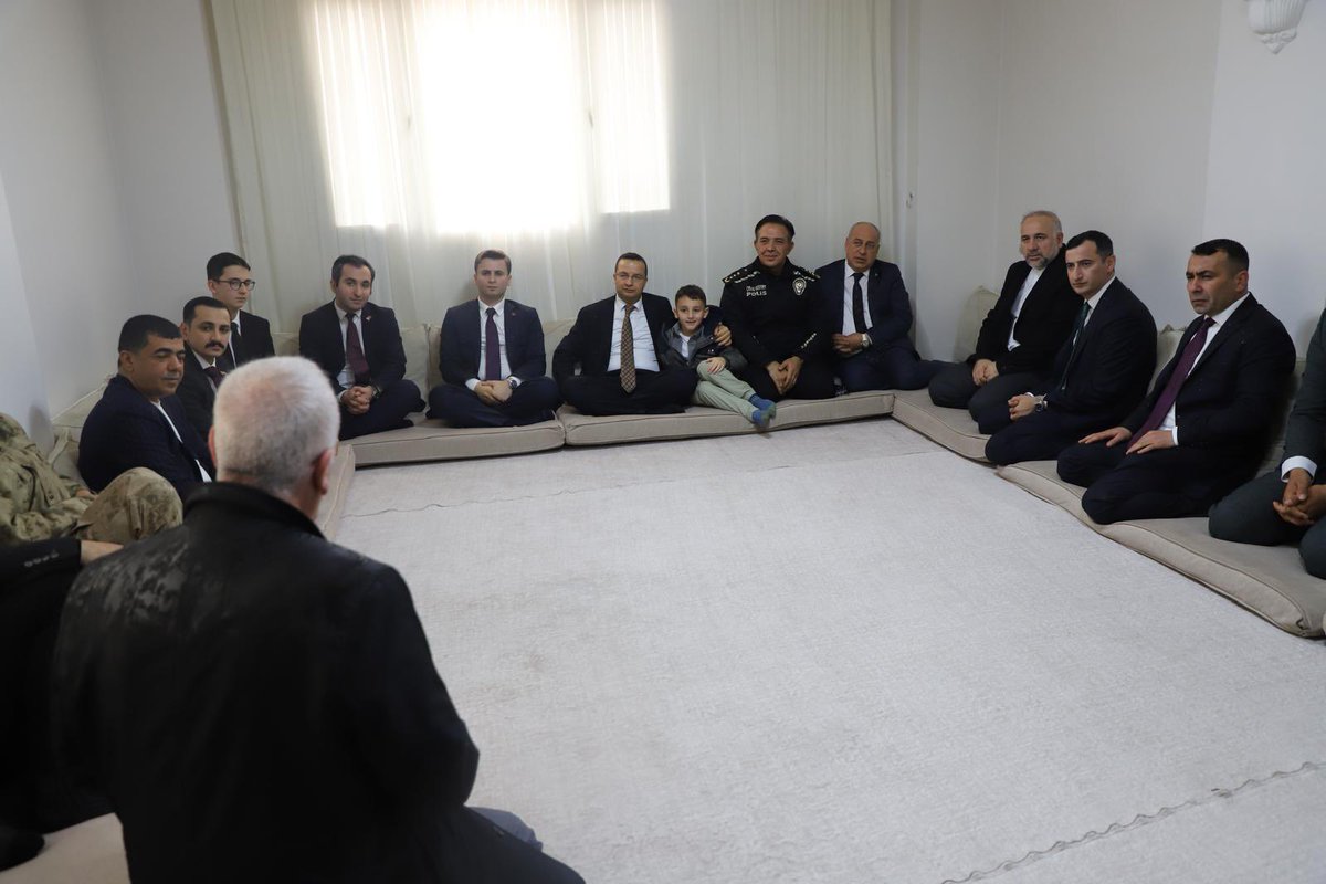 İlçe Kaymakamımız ve ilçe protokolü ile birlikte, Ramazan Bayramı dolayısıyla aziz şehidimiz Mehmet Sait Şimşek’in kıymetli ailesini ziyaret ederek bayramlarını tebrik ettik.

<a href="/MHP_Bilgi/">MHP</a> 
<a href="/E_SemihYalcin/">E. Semih Yalçın</a>