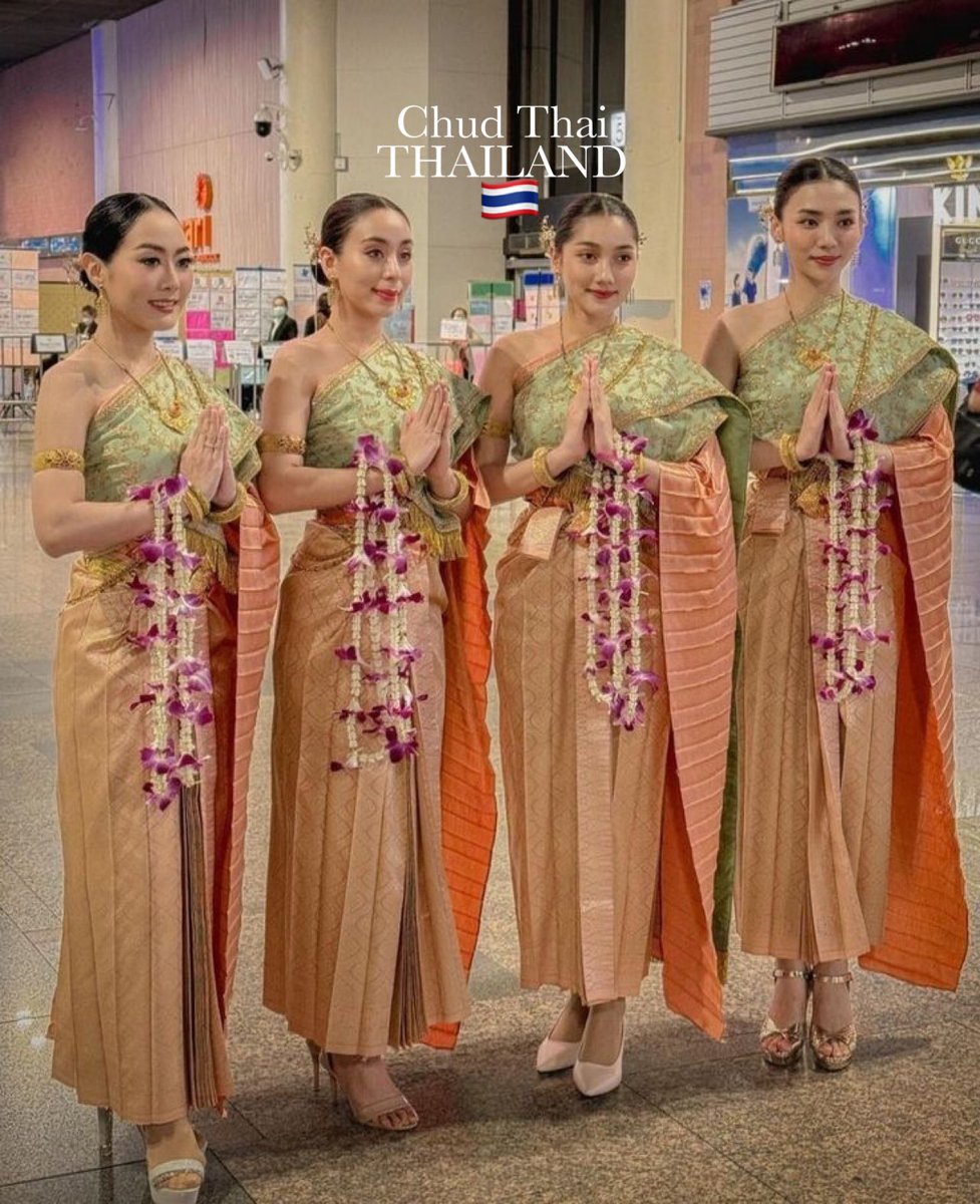 KJuttima's tweet photo. 🇹🇭 THAI NATIONAL COSTUME (Thai Chakrapat), #chudthai #traditionalthaicostume #thaiheritage 💓 https://t.co/nltxQSng4Y