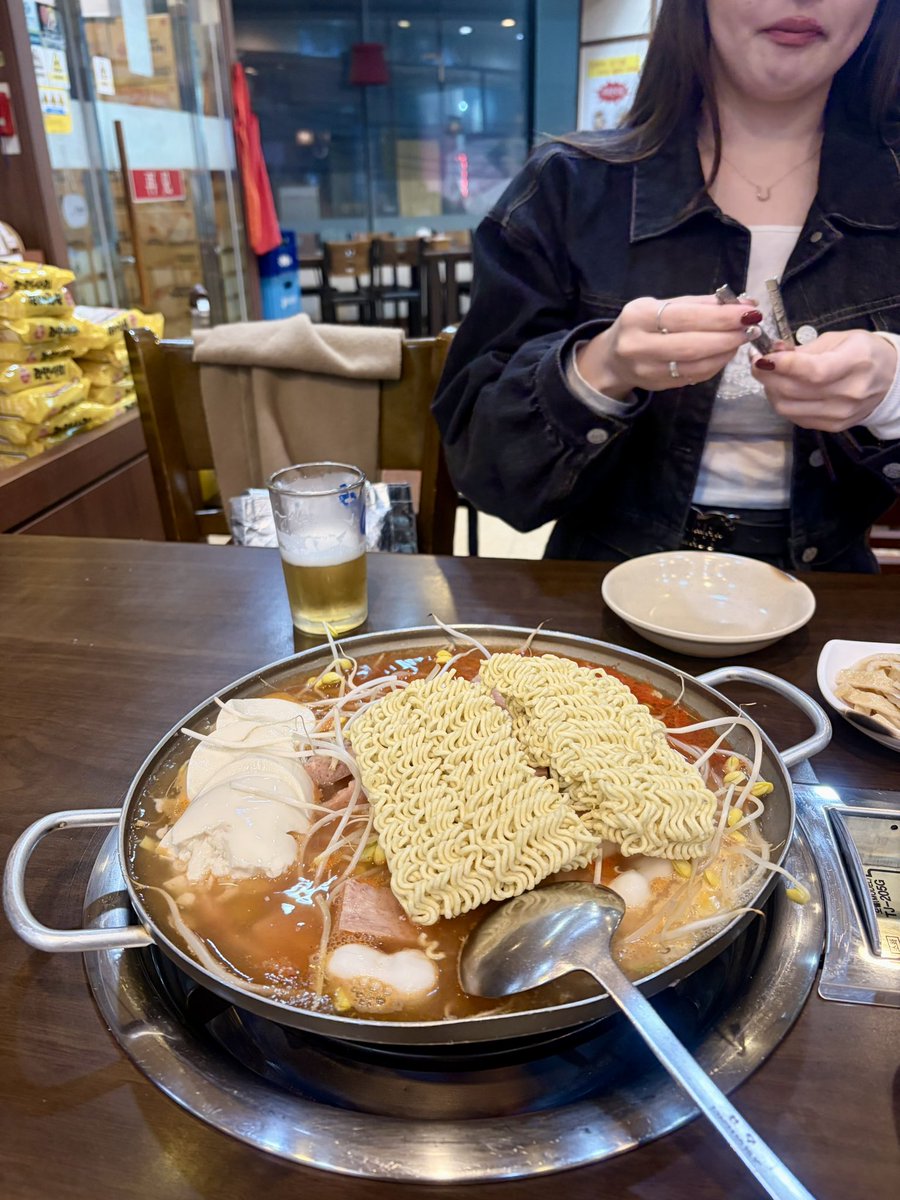 728fifth's tweet photo. 📍韓国 明洞
・松炭プデチゲ
・9ムセキムチサムギョプサル
どっちも夜遅くまでやってるから22時近くまでショッピングしたあとでも入れる
プデチゲの方は面倒見の良いおばちゃんが手際よくオーダ��聞いて作ってくれる
サムギョプサルは日本人多いからなにも困らない！ちょっと人気かも？ https://t.co/L7N2FLDAx4