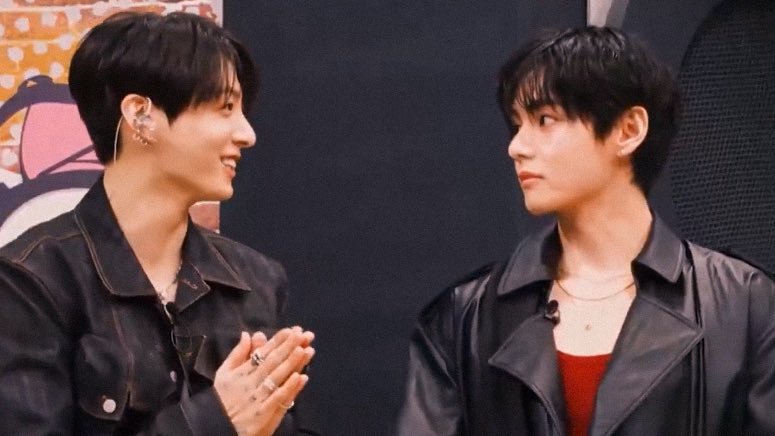 i still can’t believe we’re seeing them together in a variety show 😭