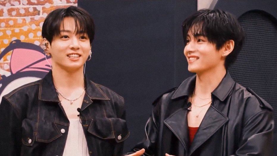 taekook𑁤 tweet media