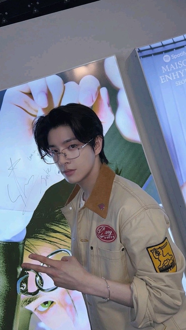 🐚 SELFOLLMFS tweet media