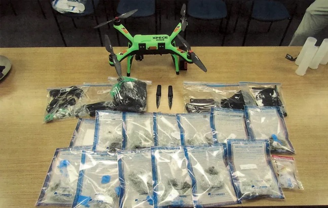 ElDia_do's tweet image. DOCCS incauta dron con contrabando sobre cárcel en NY; dominicanos guardan presos allí

Máss detalles en: eldia.com.do/doccs-incauta-…

#PeriódicoElDía #DOCCS #NY #dominicanos #cárcel #dron #contrabando