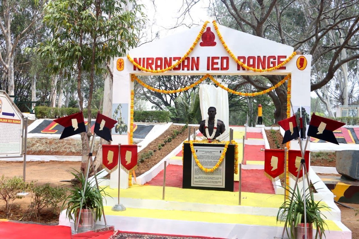 Def_PRO_Chennai's tweet image. The bust of Lt Col Niranjan, SC (Posthumous), was inaugurated at Niranjan IED Range, MEG &amp;amp; Centre to commemorate his supreme sacrifice during Bomb Disposal Tasks as part of OPERATION DHANGU SURAKSHA - Counter Terrorism Operation launched by #NSG at Pathankot airbase in Jan 2016.