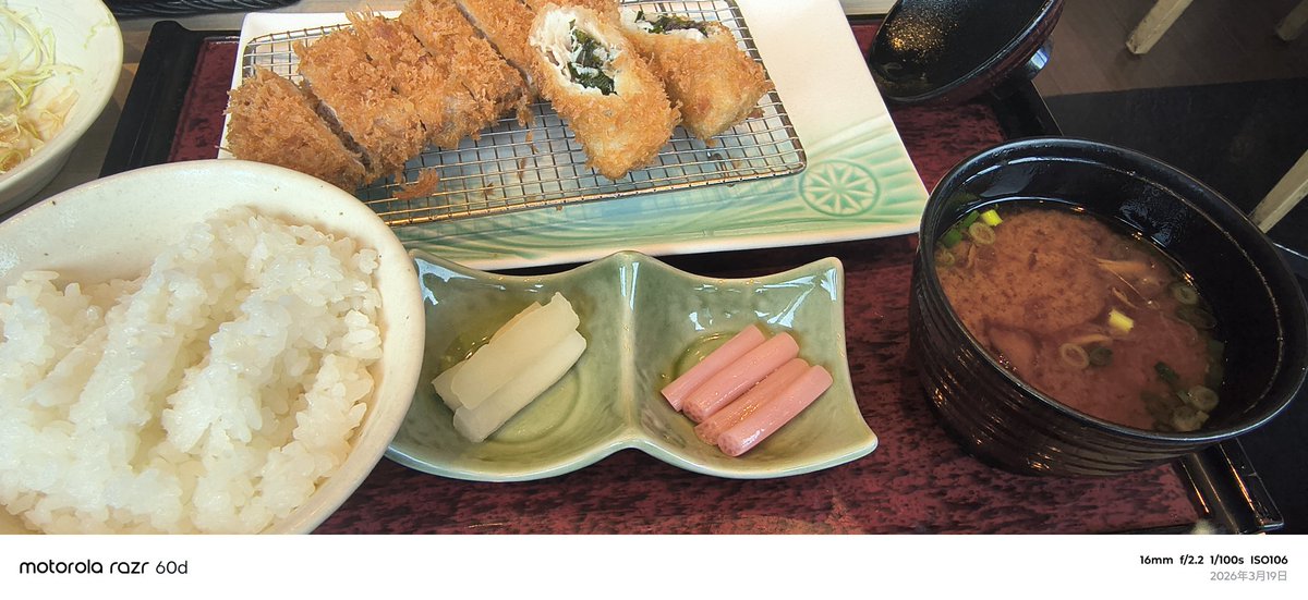 mikajin0374's tweet image. 昨日上げようと思ってたのんに忘れてたのん💦お友達と中野で待ち合わせて墓場の画廊でシティハンターグッズ堪能して百均巡り後お昼をOIOIさん内のサボテンさんで美味しくいただき横浜に出てサンマルクさんでミルフィーユパフェをペロリ美味しかったのん♪♪らべくんのお話して楽しかったのん( *^艸^)🎶