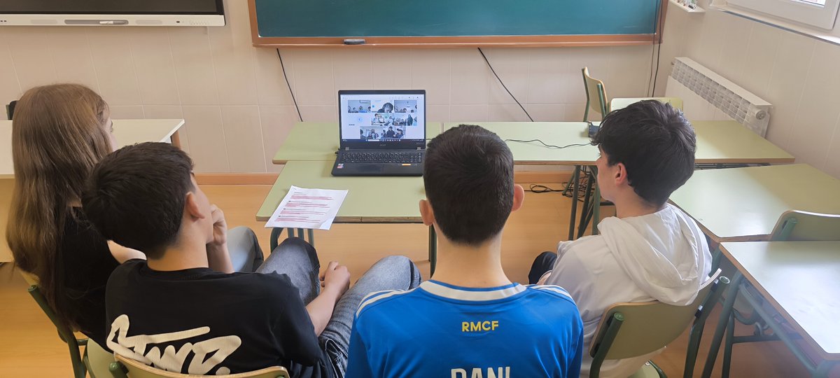 IES ADAJA tweet media