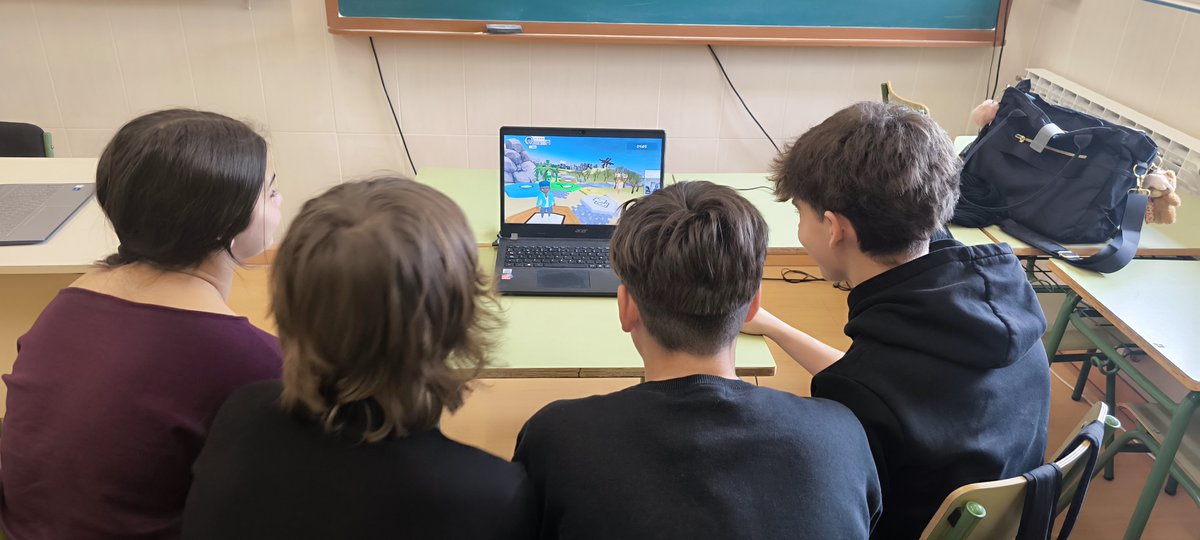 IES ADAJA tweet media