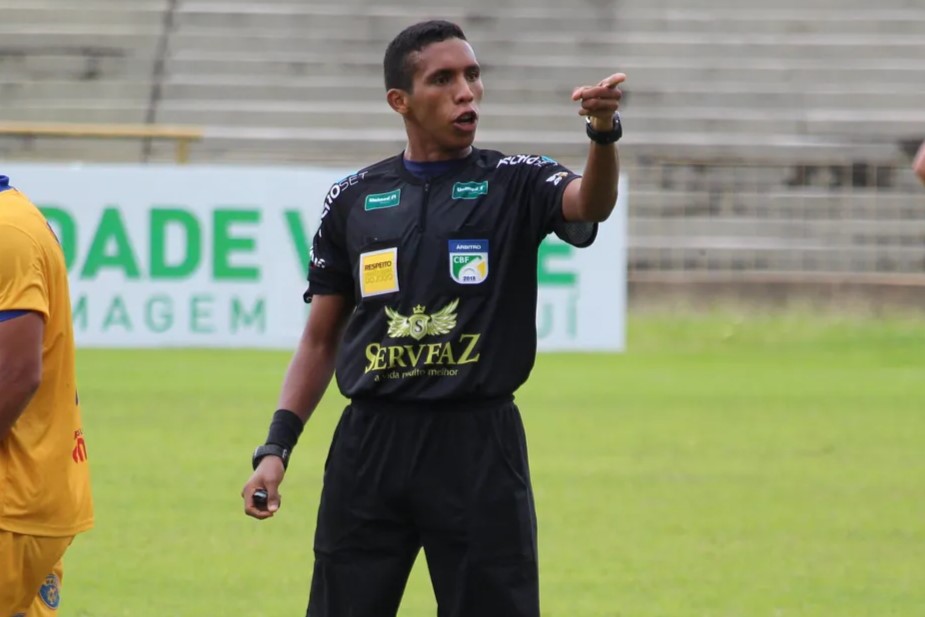 futebolpiaui_'s tweet photo. Iudiney César Rocha e Silva será o árbitro principal de Atlético Piauiense e Piauí Esporte clube no 2° jogo da final https://t.co/2tn4GWElSP
