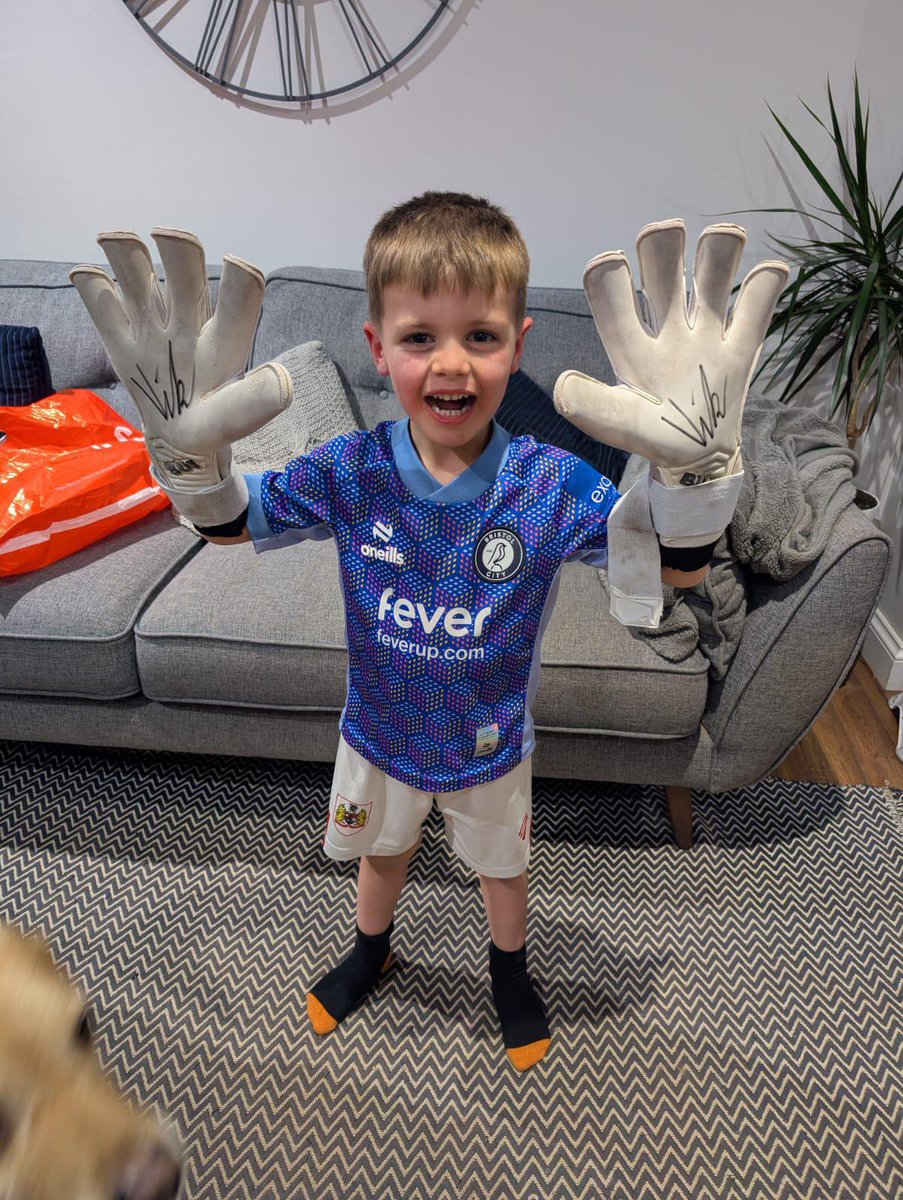 Red & Robyn tweet media