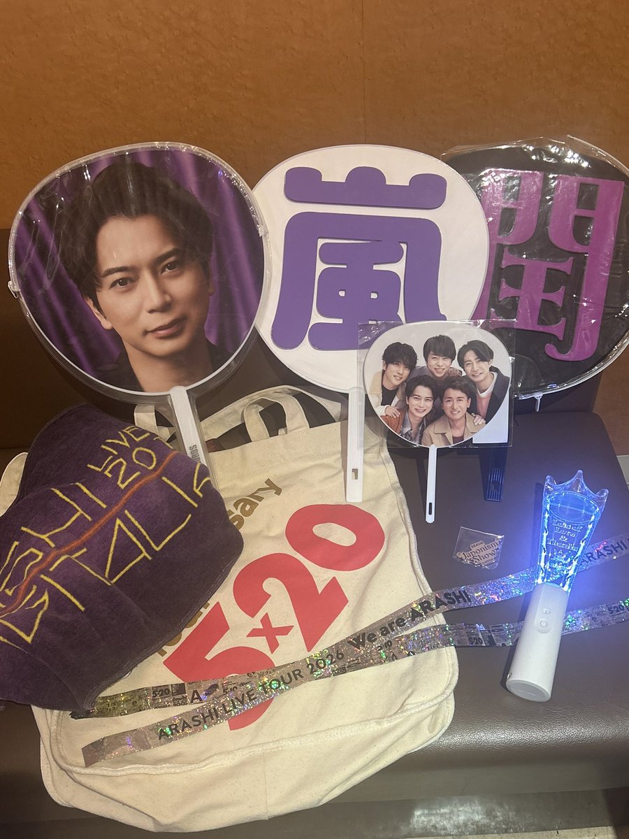 We are ARASHI初日に行って来ました🩷
まさかのアリーナ前から2列目トロッコ最前の神席でありがとうを伝える事が出来ました😚
やっぱり嵐が好きだなって思ったし好きになって良かったって思えた時間でした！

#WeareARASHI #嵐