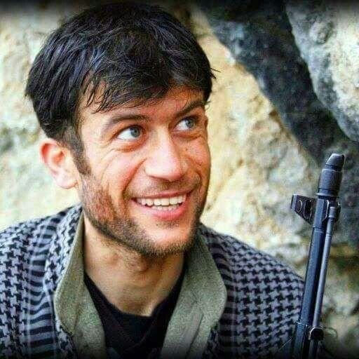 Dr__Berivan's tweet photo. Seninde bayramin kutlu olsun…
Asil savasci ve #Kurd milletinin gururu…
#HPG #Sur #Gerilla #Ciyager #turk #tirk https://t.co/qzPawpkiRt