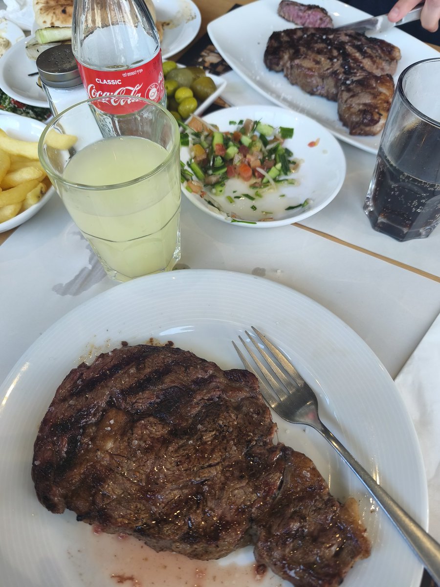 фанерное солнце улыбается до конца (в Израиле) tweet media