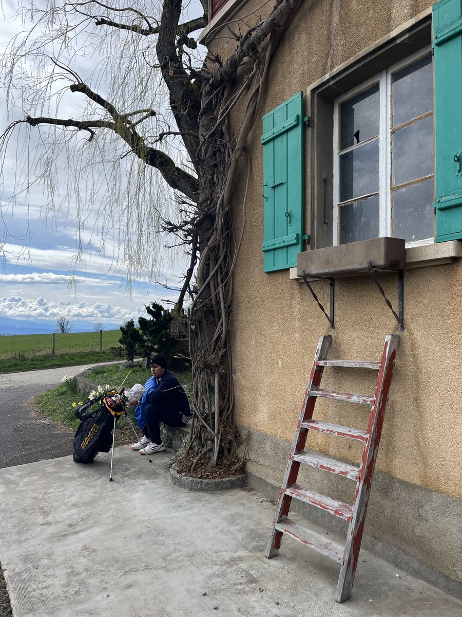 PinkTaxiRunner's tweet photo. Last March, this March - waiting for the bus after golf #montsurrolle #evaux https://t.co/KD4dz9OMho