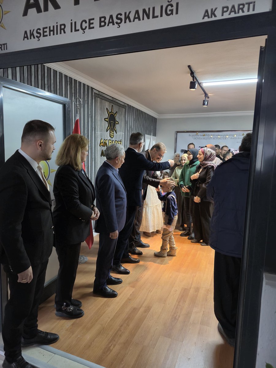 Milletvekilimiz Sayın Orhan Erdem ve vatandaşlarımızın katılımlarıyla gönül gönüle bayramlaştık. Birliğimizin ve beraberliğimizin en güzel örneklerinden birini daha hep birlikte yaşadık. Rabbim bu güzel birlikteliğimizi daim eylesin, bayramımız mübarek olsun.