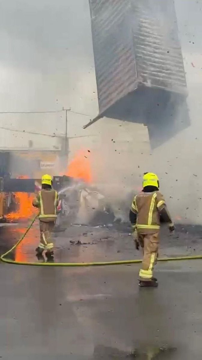 Arya Yadeghaar tweet media