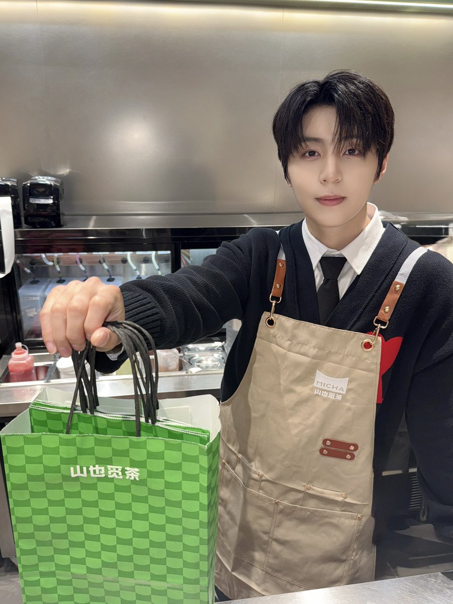 yun_n_OFFICIAL's tweet photo. [📸] MICHA x CHOI SUNG YUN Hangzhou One-Day Manger 완료✔️

다시 돌아온 성윤이의 일일 카페 매니저 ✨
Hangzhou 니스 분들도 만날 수 있어서
행복한 하루였습니다 🤗
우리 내일 또 만나요 !

#최성윤 #CHOISUNGYUN https://t.co/SO8ZrFH1UN