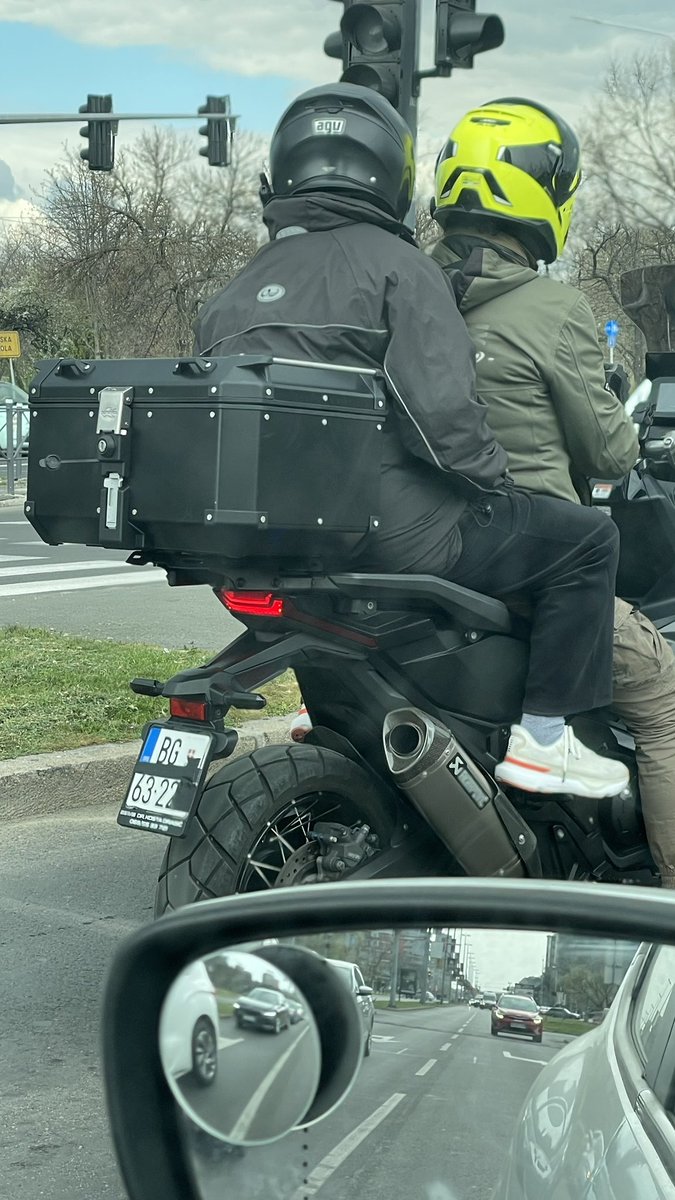 PeraaDetlic's tweet photo. Dokle ce policija ovo da trpi? I ovo i fora lanca koji prekriva tablice? @policijasrbije https://t.co/ojiZgUrKpc