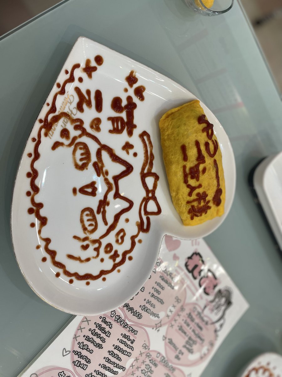 yone_mee's tweet photo. 人生初メイド喫茶からの油そばからのカラオケ！ハチワレ描いてもらった！！めっちゃ上手！チェキも撮ったけど撮るのは楽しいけど貰った写真要らないどうする捨てる？？皆どうしてるんだろ https://t.co/k1ZD4RE8Qm