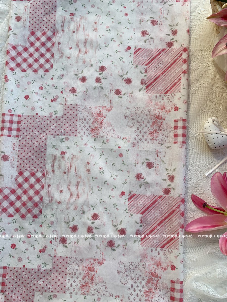 sikarwar_v6397's tweet photo. Handmade magic! Turned old fabric scraps into this cozy patchwork pouch—perfect for stashing keys or jewelry. Every stitch tells a story. What’s your favorite upcycled craft  #HandmadeWithLove #UpcycleCrafts https://t.co/w8es2MgjUb