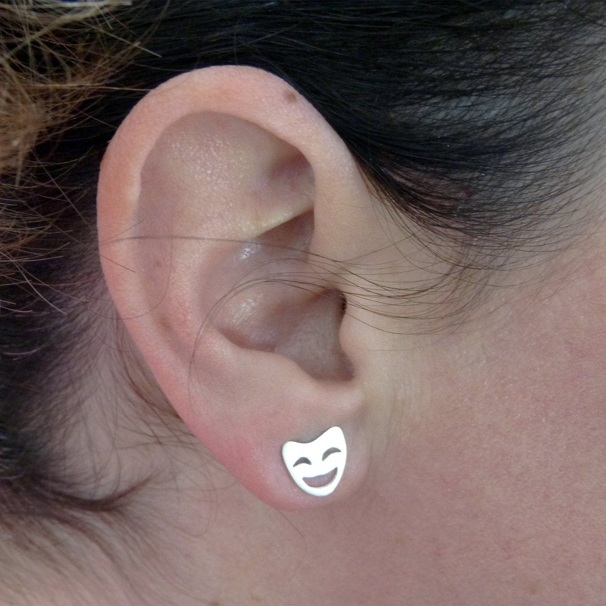 Plataica's tweet image. Hay que ir más al #teatro 😜!! Para esa personita amante de una buena obra... unos #pendientes Máscaras de la Tragedia 🎭 de plata 925

👉 bit.ly/3COK9xl

#plata925 #tragedymask #máscara #tragedia #cine #theatre #joyeríaartesanal #hechoamano #envíogratis