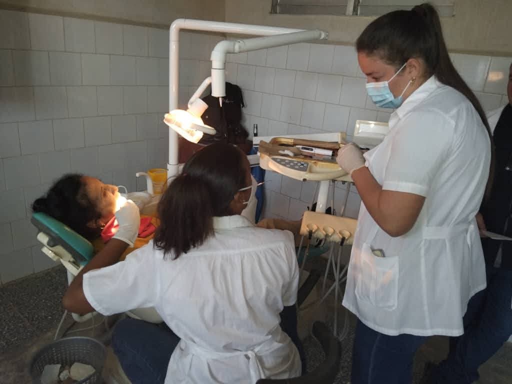 perez_torriente's tweet photo. ¡Feliz Día Internacional de la Salud Bucal! Hoy celebramos que una boca feliz es una vida feliz! La Sección Provincial de Estomatología de Cienfuegos, abraza este lema con una estrategia vibrante y llena de futuro. https://t.co/e1cLBEsEj3