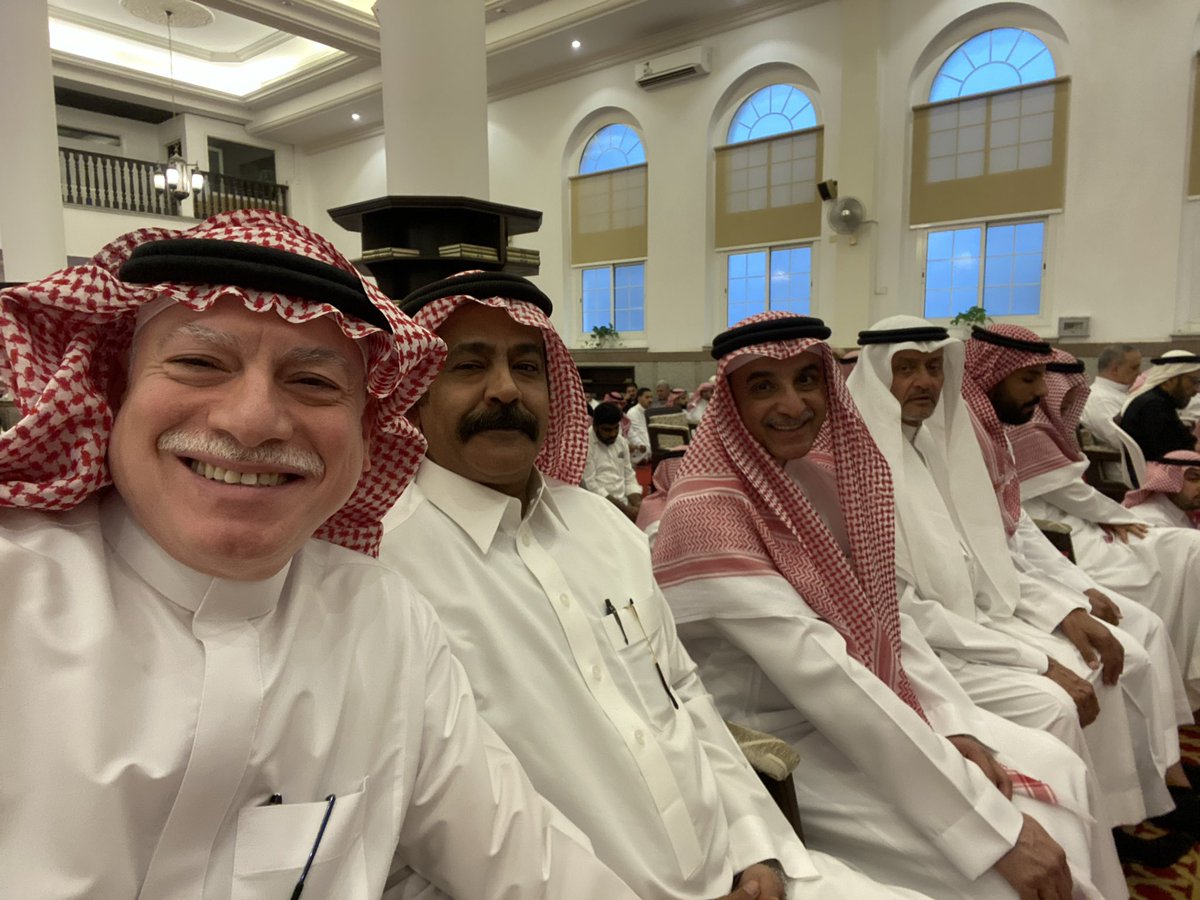 omarbaoom's tweet photo. كل عام وأنتم بخير
في صباح يوم العيد، امتلأ مسجد اللؤلؤ (بحي البساتين) بالمصلين الذين اجتمعوا لأداء صلاة العيد في أجواء مفعمة بالإيمان والروحانية. 

بعد انتهاء الصلاة، تبادل الأهالي والجيران التهاني والتبريكات، حيث ارتسمت على وجوههم ابتسامات الفرح والسرور وعمّت أجواء البهجة المكان https://t.co/0Ih0SaMwpC