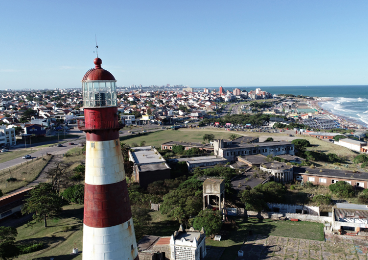 A 50 años del golpe: el Faro de Punta Mogotes, entre turismo y memoria radio10mardelplata.com.ar/a-50-anos-del-…