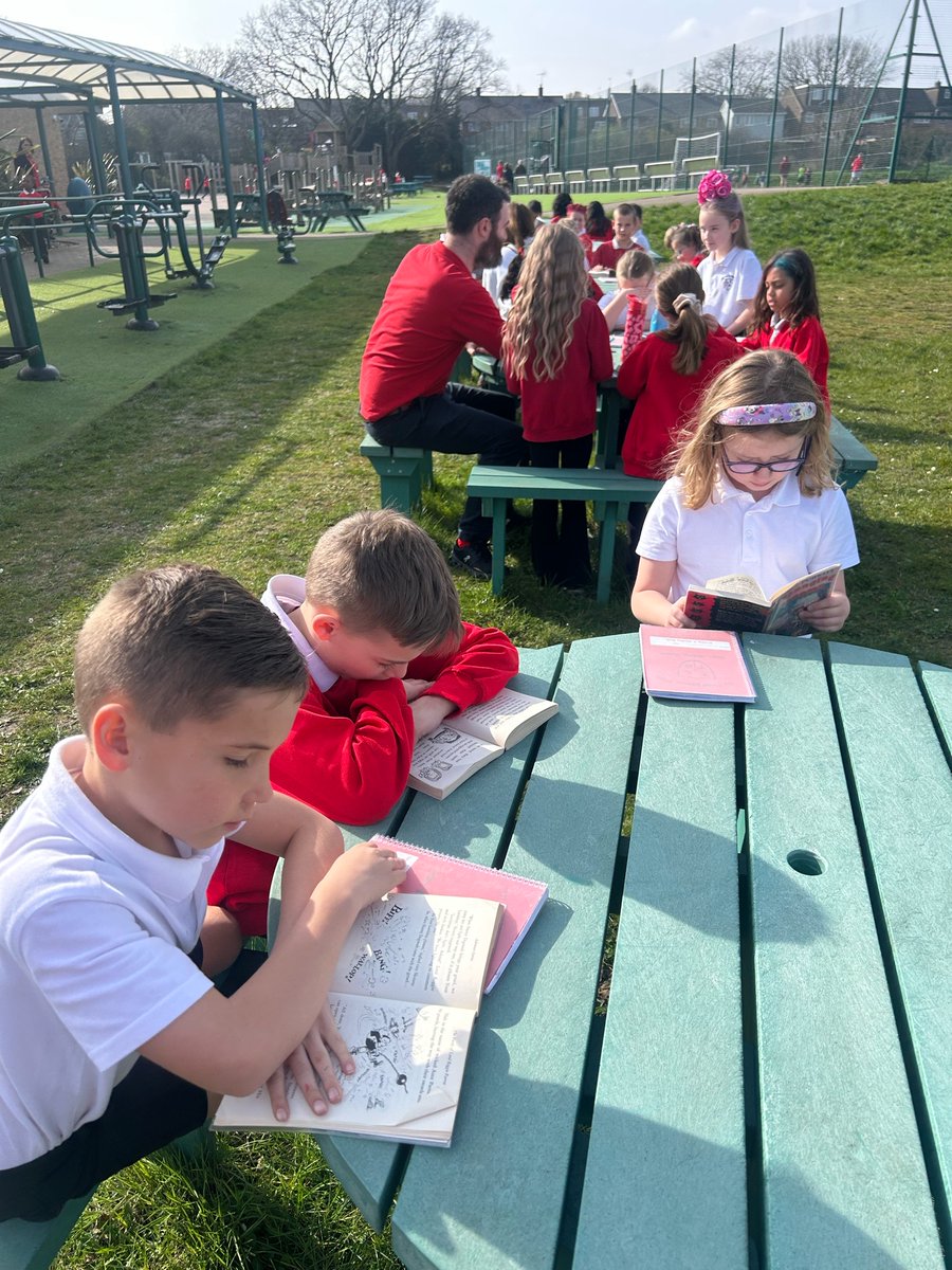 Lee Chapel Primary School tweet media