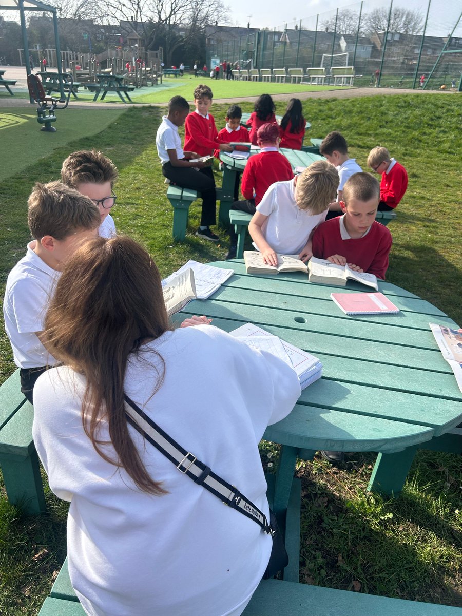 Lee Chapel Primary School tweet media