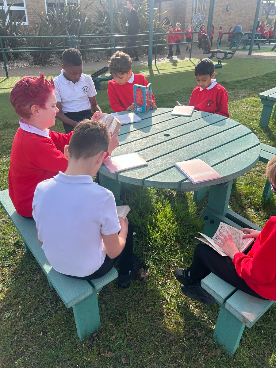 Lee Chapel Primary School tweet media