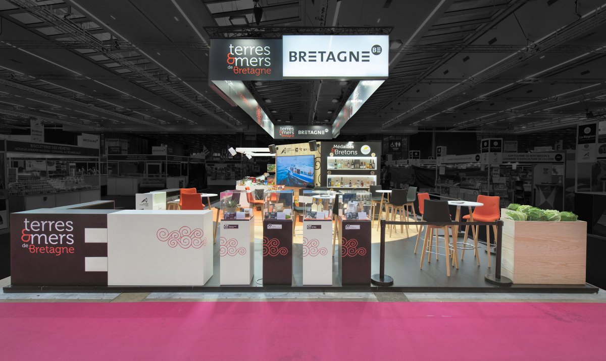 R2 Stand & Event tweet media