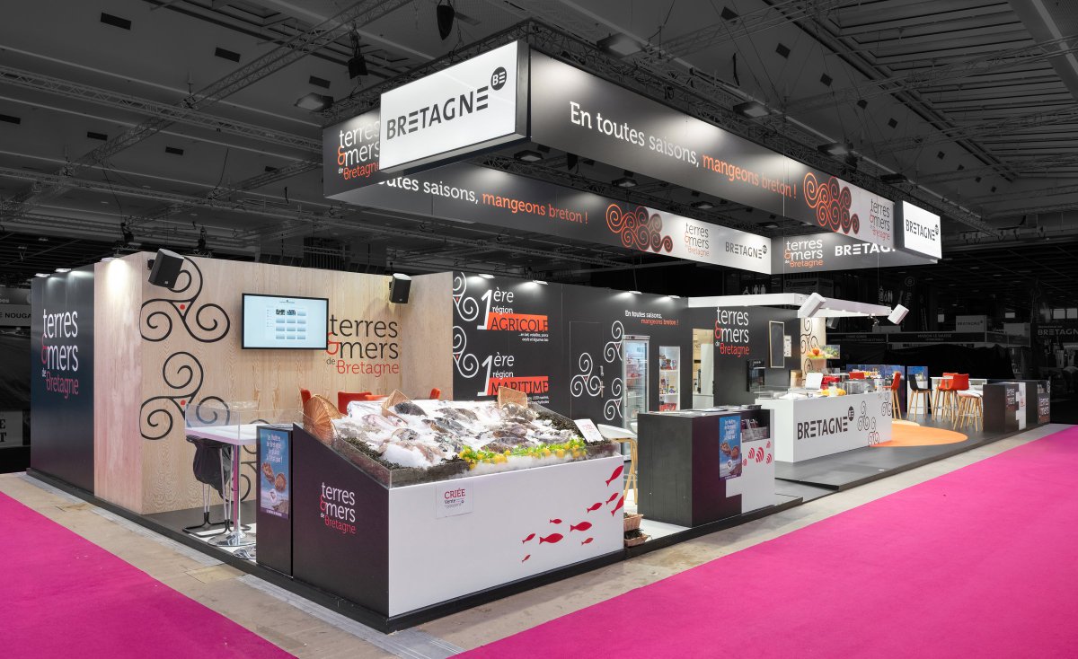 R2 Stand & Event tweet media