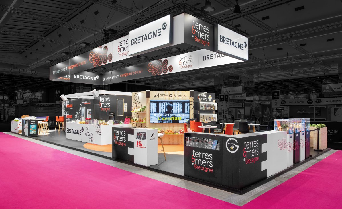 R2 Stand & Event tweet media