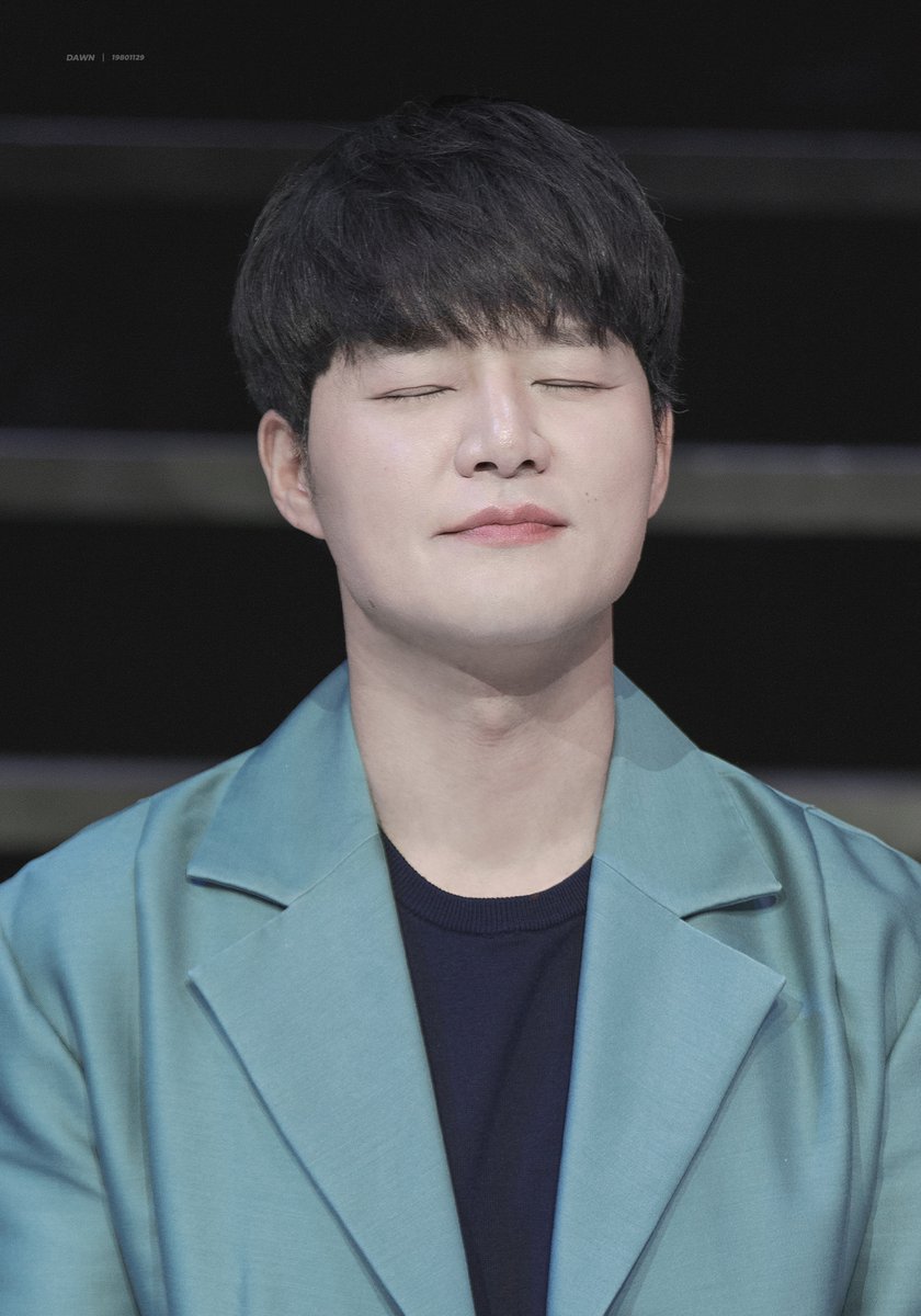 clawndawn's tweet photo. 260122 로빈
우주벙커 사인회

#김종구 | 로빈

눈 감은 얼굴 좋아함...🧑🏻‍🚀🚀 https://t.co/ElRJYdAReo