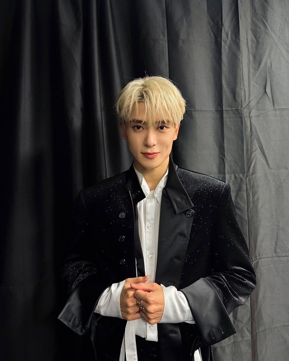 aloesikaloesik's tweet photo. can you feel the Kenergy? (dresscode na premiere dla widzow to rozowy btw) https://t.co/88LnWH4UUZ