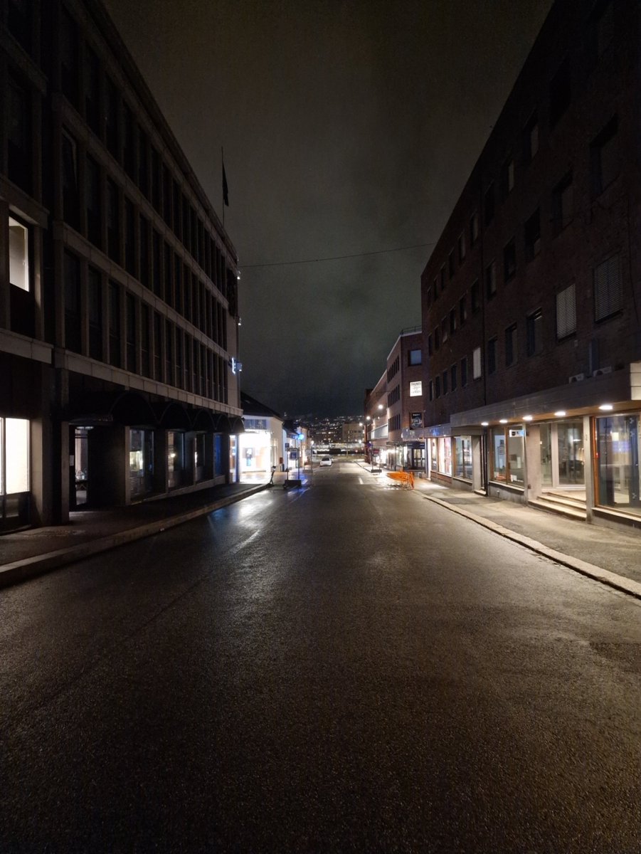 SteneStr's tweet photo. Drammen in the dark https://t.co/uEaBUAmTpF