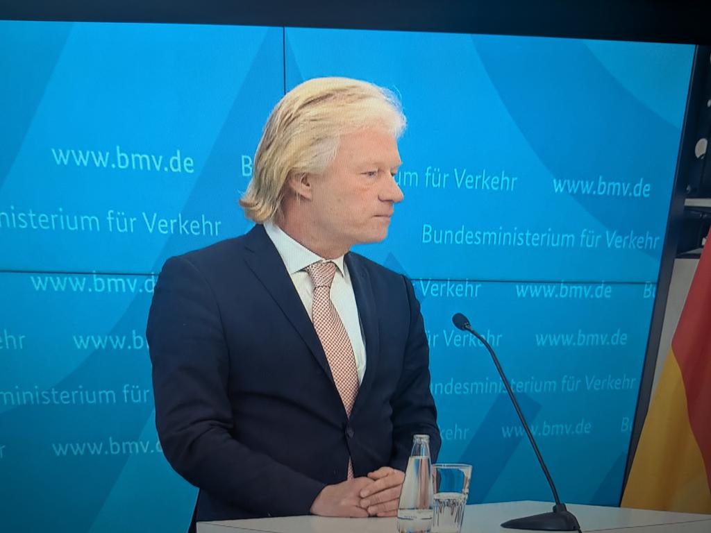 Märchenschloss im Dachgeschoss tweet media