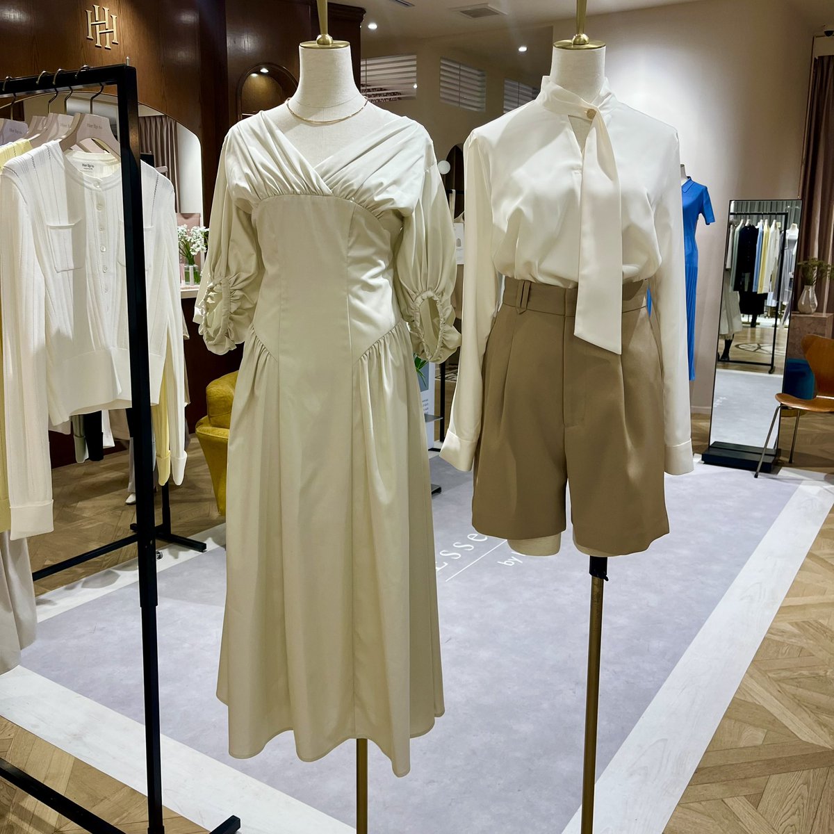 Long Tie Slit Blouseは試着をしてときめいたのと 社長も万能と仰って 