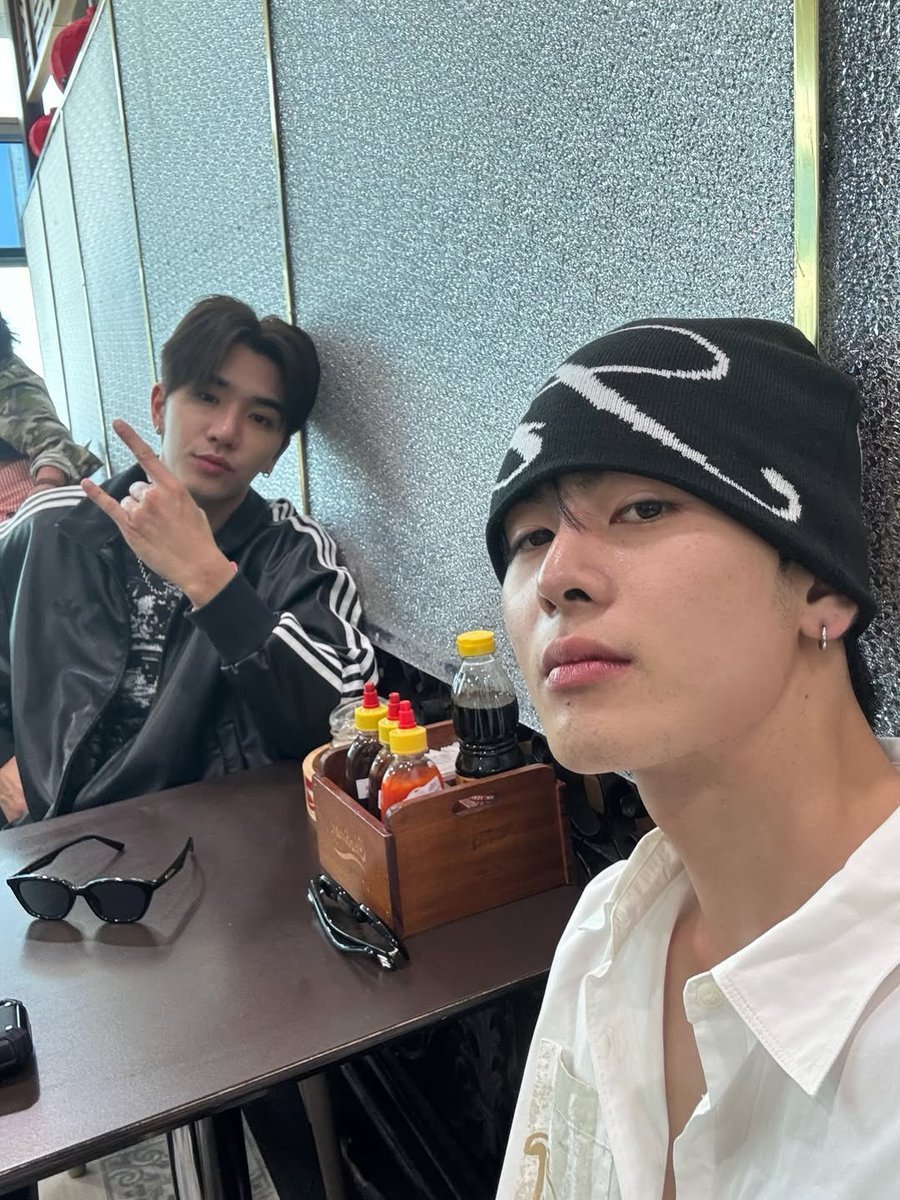 mia 🍎 tweet media