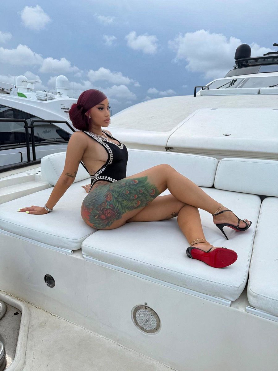 ITS BARBIE BITCH. 💅🏽 tweet media