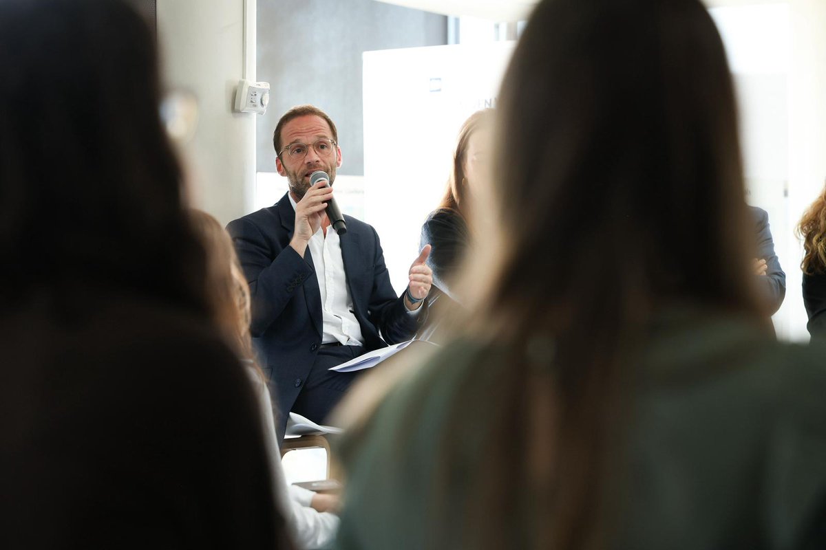 💧Com afronta Barcelona el repte climàtic?   

Avui hem acollit la sessió “La Barcelona del repte climàtic”, organitzada per <a href="/BarcelonaGlobal/">Barcelona Global</a>, amb un debat sobre sostenibilitat, energia i ciutat.  

La jornada ha acabat amb una visita a la depuradora del Baix Llobregat per