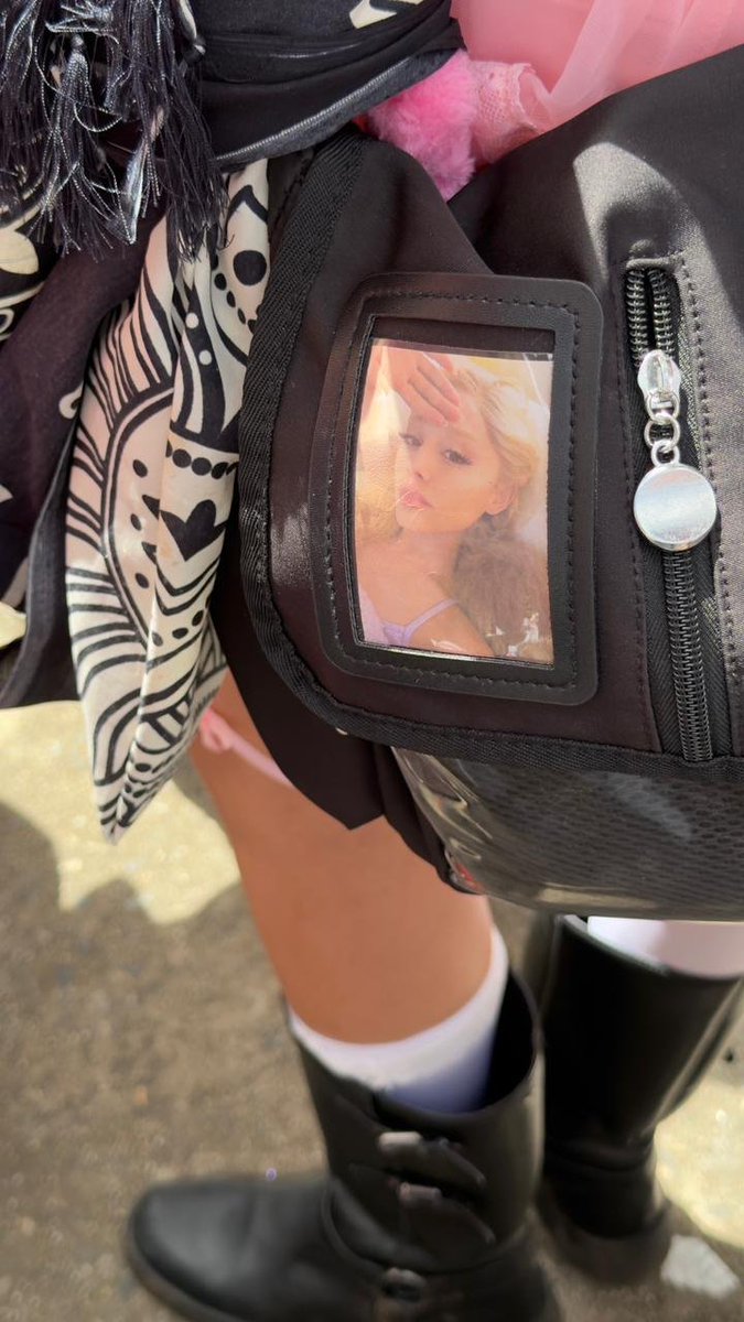 que historia é essa de ariana grande cancelada no brasil?