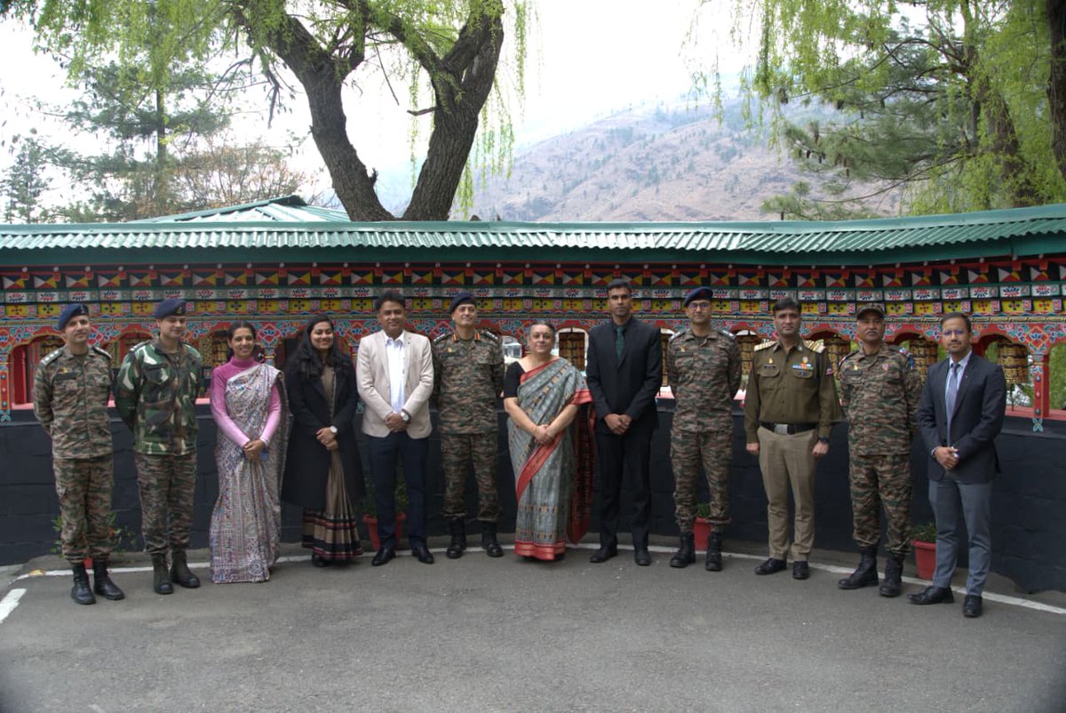 BROindia's tweet image. #BROIndia #IndiaBhutanFriendship #PostalServices 

Ms. Vandita Kaul, Secretary, Department of Posts &amp;amp; Chairperson, Postal Services Board, visited Project Dantak @BRO and its affiliated 655 FPO at Thimphu.
Her visit underscores the importance of a robust postal network in