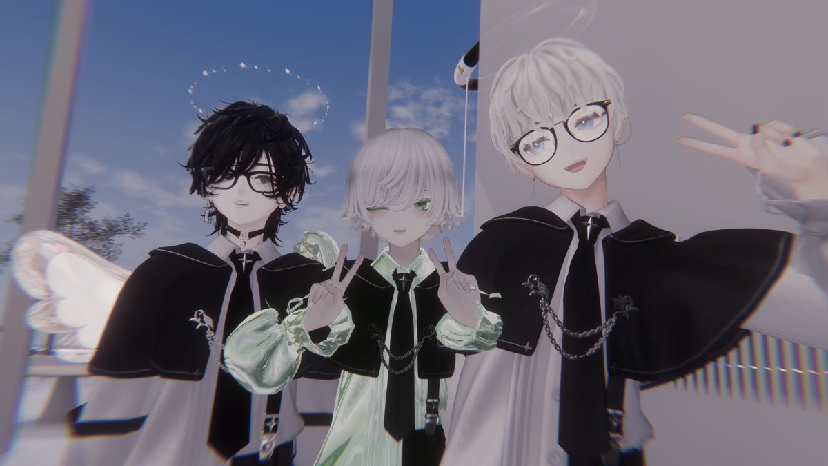 towa_unlocked's tweet photo. #VRCPHL 天使と悪魔イベント、参加してきました!
Starry衣装の人達と写真撮れたり、自分より羽の大きくて上司感あるメノくんとも仲良くなれて満足。
そしてその場のノリでフレンド達と #Lustroir コラボに行くことに…。
近い接客苦手だから心配だったけど1段階ブレーキあったおかげで楽しめました https://t.co/eKimovd5MY