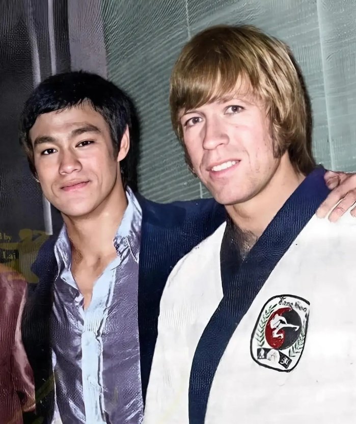 Darth Thunder ⚡ tweet media