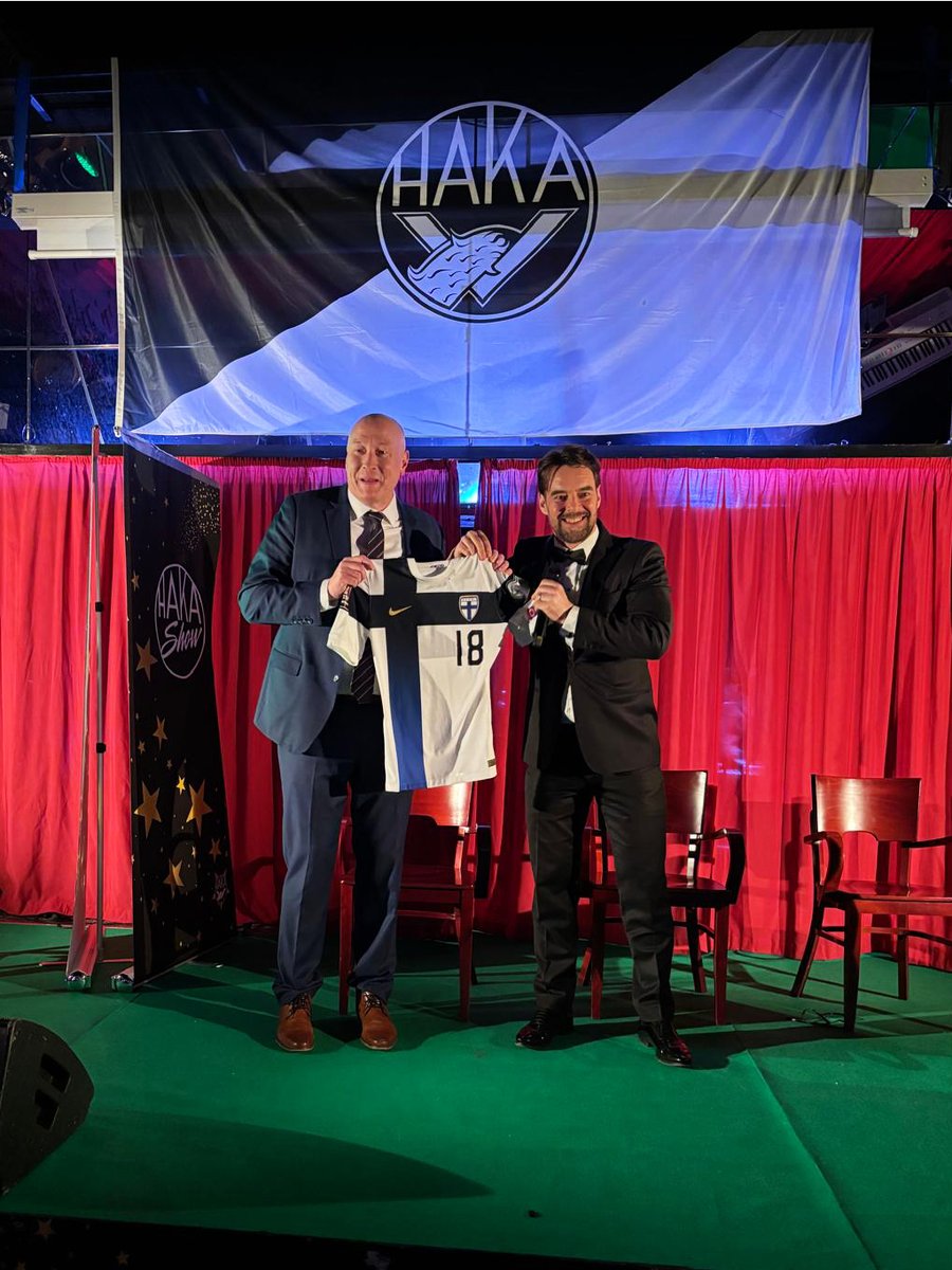 Haka-kasvatti Juha Pirisen FC Hakalle lahjoittama Suomen maajoukkueen pelipaita myytiin Haka-Shown huutokaupassa varsin korkeaan hintaan🖤🤍

Haka kiittää Juha Piristä tärkeästä lahjoituksesta ja onnittelee paidan huutanutta Kari Salmista hienon jalkapalloaarteen hankinnasta💙🤍