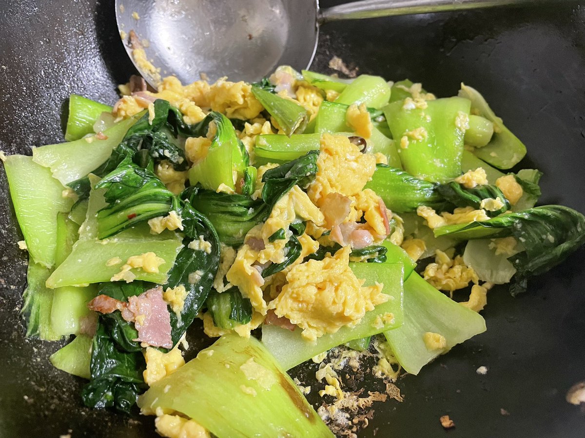 Tomo_Mrk3B01's tweet image. Today’s new prep meal, Stir-fried bok choy, bacon, and egg😋
I usually seasons this kinds of stir-fried dish just with salt and chicken powder. However, I added garlic &amp;amp; red pepper flavor on the base taste this time👍
#cookingathome 
#おうちごはん 
#twinglish 
#Twitter家庭料理