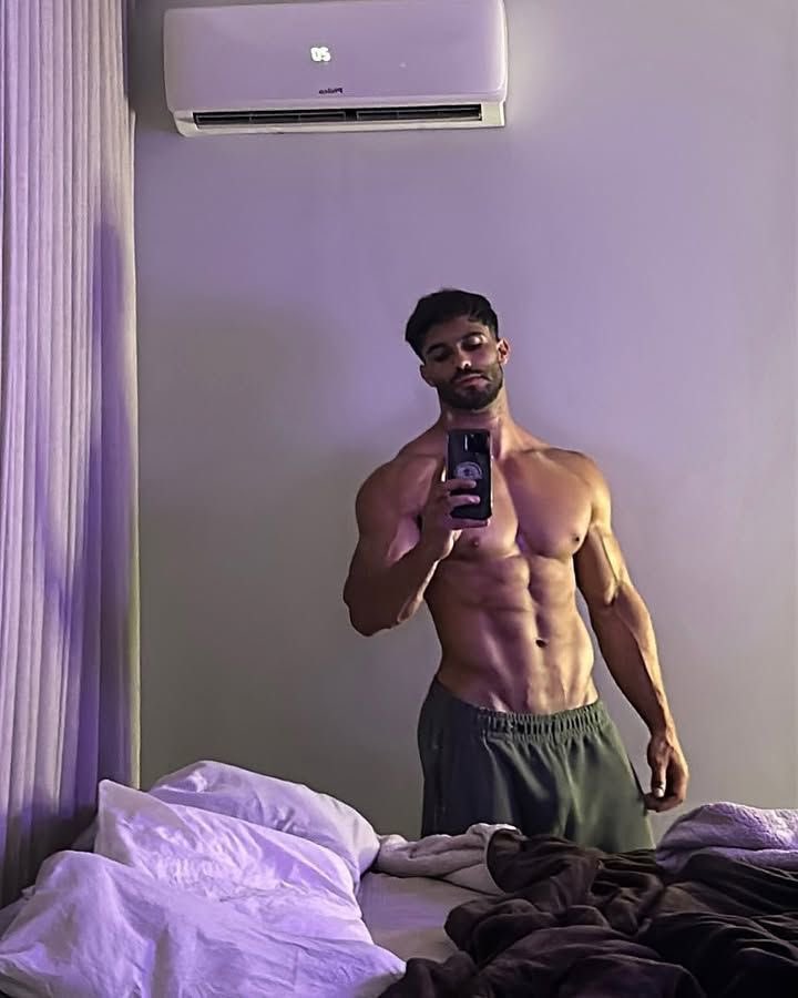 hot dudes tweet media