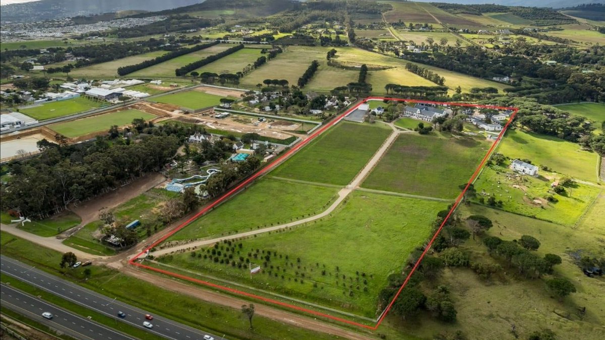 Football Stage tweet media