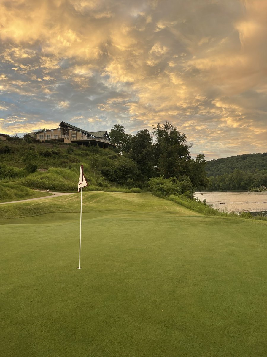 sunnysdad757's tweet photo. @Dmakes2 Kinloch is one of the most elite memberships in the state. Lots of great public golf in VA tho as others have commented. If you can find yourself in the Blacksburg area (SW VA) the Pete Dye River Course is an all time favorite of mine. https://t.co/XTUxzS8A3z